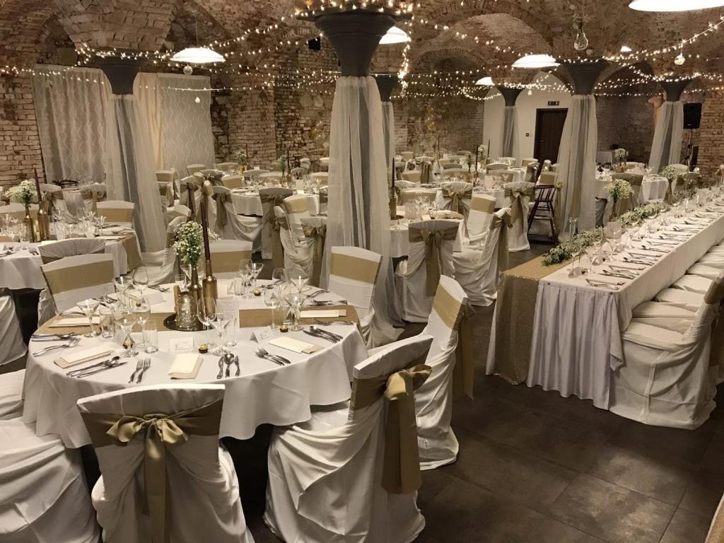 Hotel Sladovna Cerna Hora Buitenkant foto
