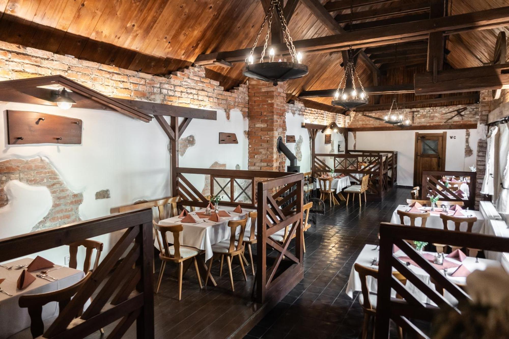 Hotel Sladovna Cerna Hora Buitenkant foto
