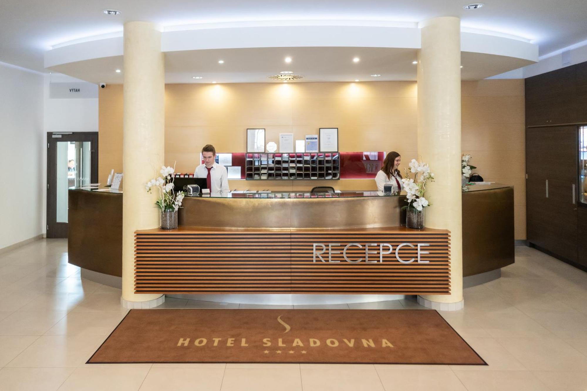 Hotel Sladovna Cerna Hora Buitenkant foto